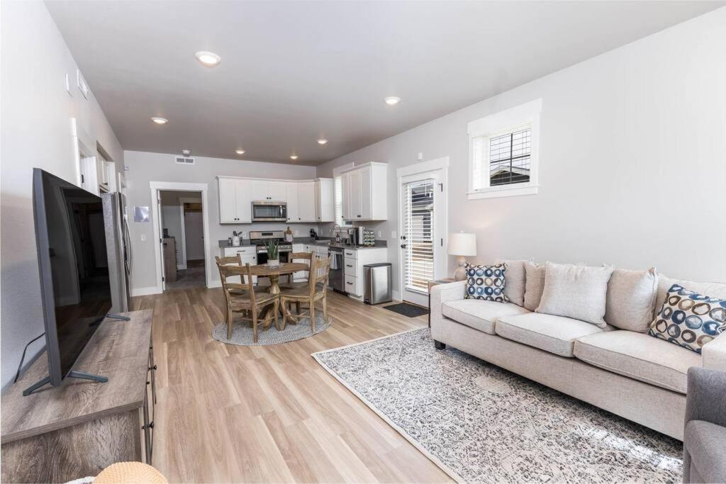 Charming 3-Bedroom In Vibrant New Neighborhood 比灵斯 外观 照片