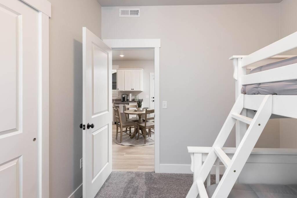 Charming 3-Bedroom In Vibrant New Neighborhood 比灵斯 外观 照片