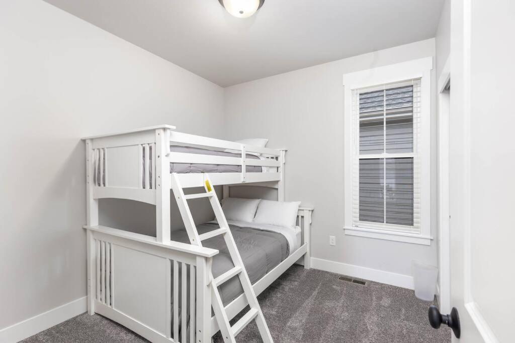 Charming 3-Bedroom In Vibrant New Neighborhood 比灵斯 外观 照片