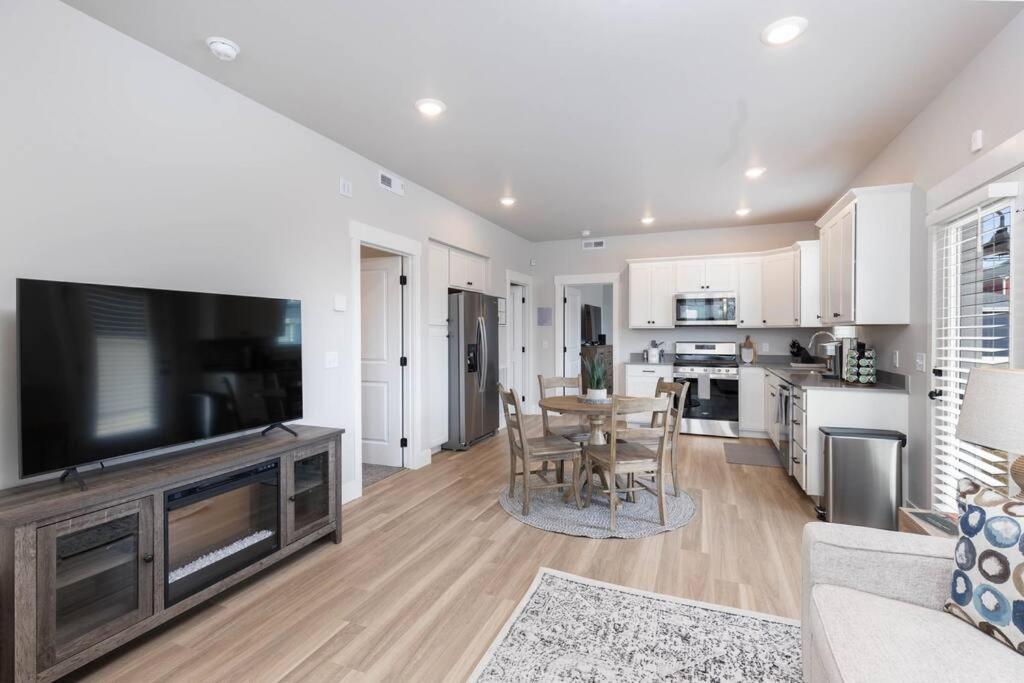 Charming 3-Bedroom In Vibrant New Neighborhood 比灵斯 外观 照片