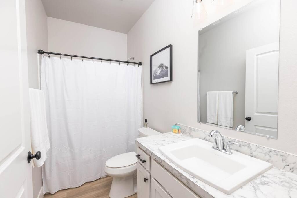 Charming 3-Bedroom In Vibrant New Neighborhood 比灵斯 外观 照片