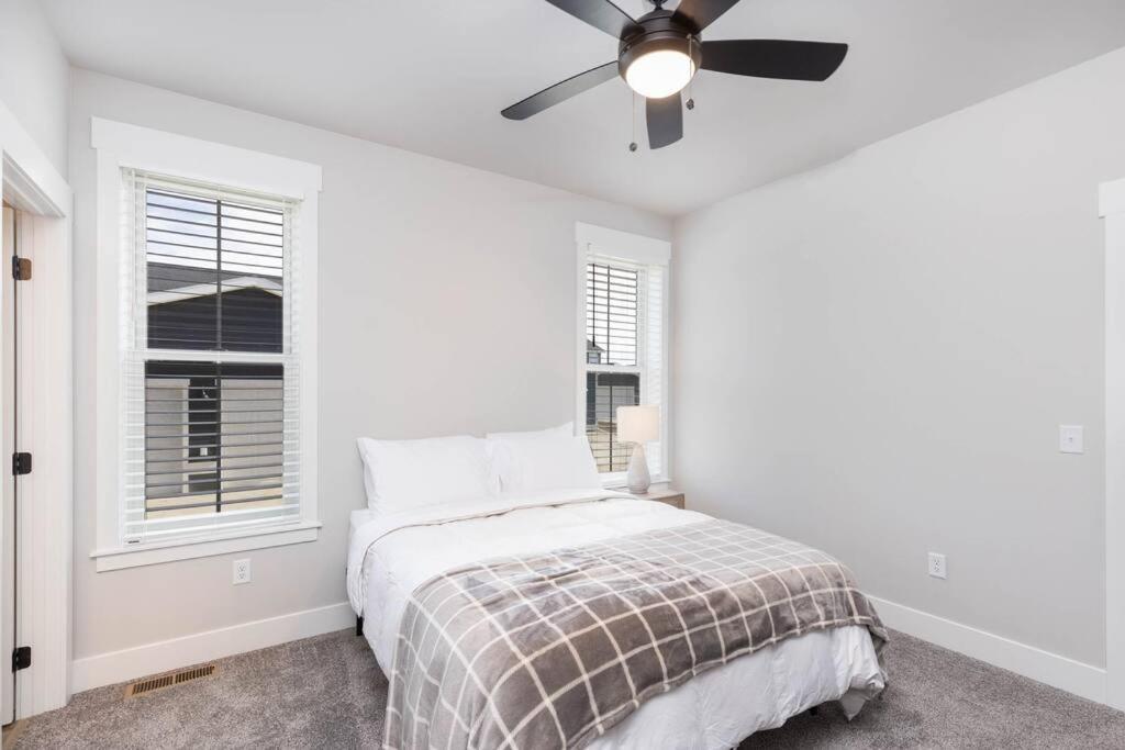 Charming 3-Bedroom In Vibrant New Neighborhood 比灵斯 外观 照片